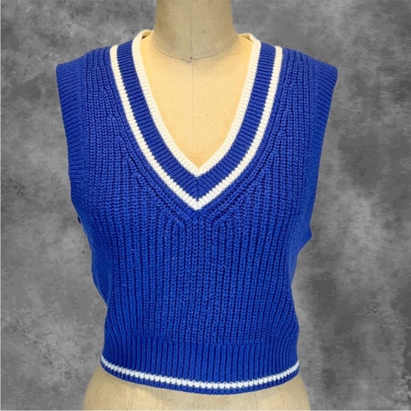 Divided Sweaters - Divided H&M varsity cricket sporty knit sweater vest sleeveless v neck cropped
